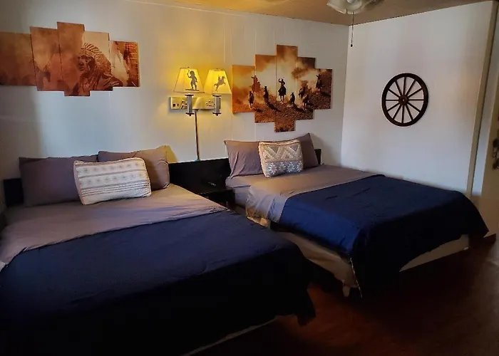 Brad\'S Desert Inn